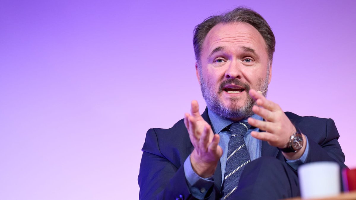 GenerationEnlit's tweet image. A year to the day that he was appointed European Commissioner for Energy and Housing, Dan Jørgensen spotlighted his native Denmark as a microcosm of the challenges and opportunities of the energy transition. @EuroheatPower

Read more: ow.ly/4vTC50XnE17