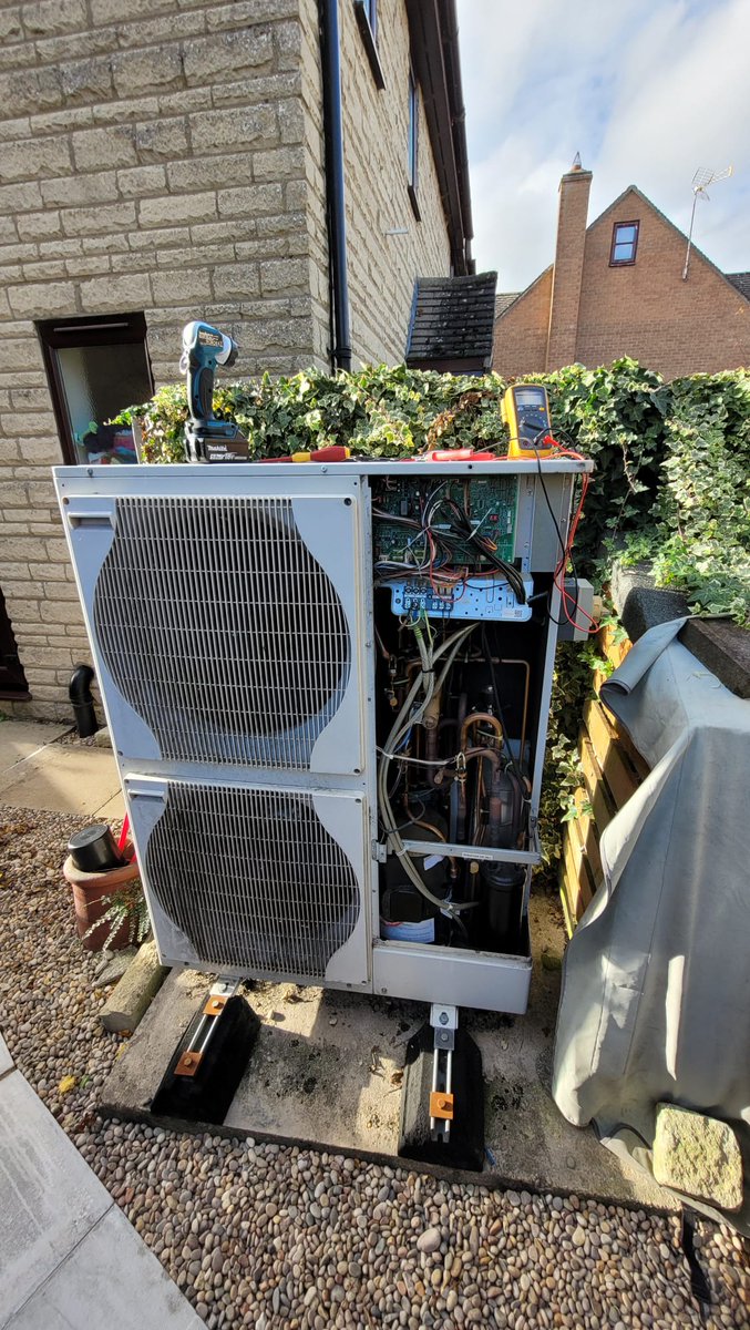 A few recent jobs - replacement PV inverter in Hampstead Norreys, heat pump repair in Swindon, Annual servicing of Ecodan heat pumps in Didcot, Upper Basildon, &amp; Woolton Hill.
The cups of tea are very welcome!
#SolarPV #HeatPumps #Ecodan #LocalBusiness #WestBerkshire #Newbury