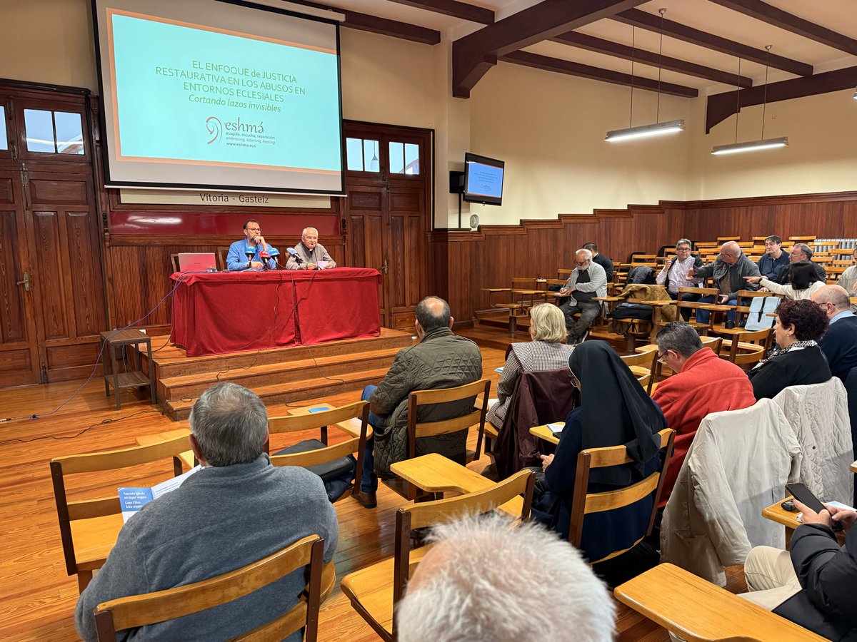 DiocesisVitoria's tweet image. El Seminario Diocesano de #VitoriaGasteiz acoge esta mañana la &apos;Jornada de buenas practicas en prevención de #abusos&apos;.

👉 ‘Cortando ataduras invisibles&apos; a cargo de Juan Carlos González, para dar a conocer el documento PRIVA.

Más información: diocesisvitoria.org/proteccion-men…