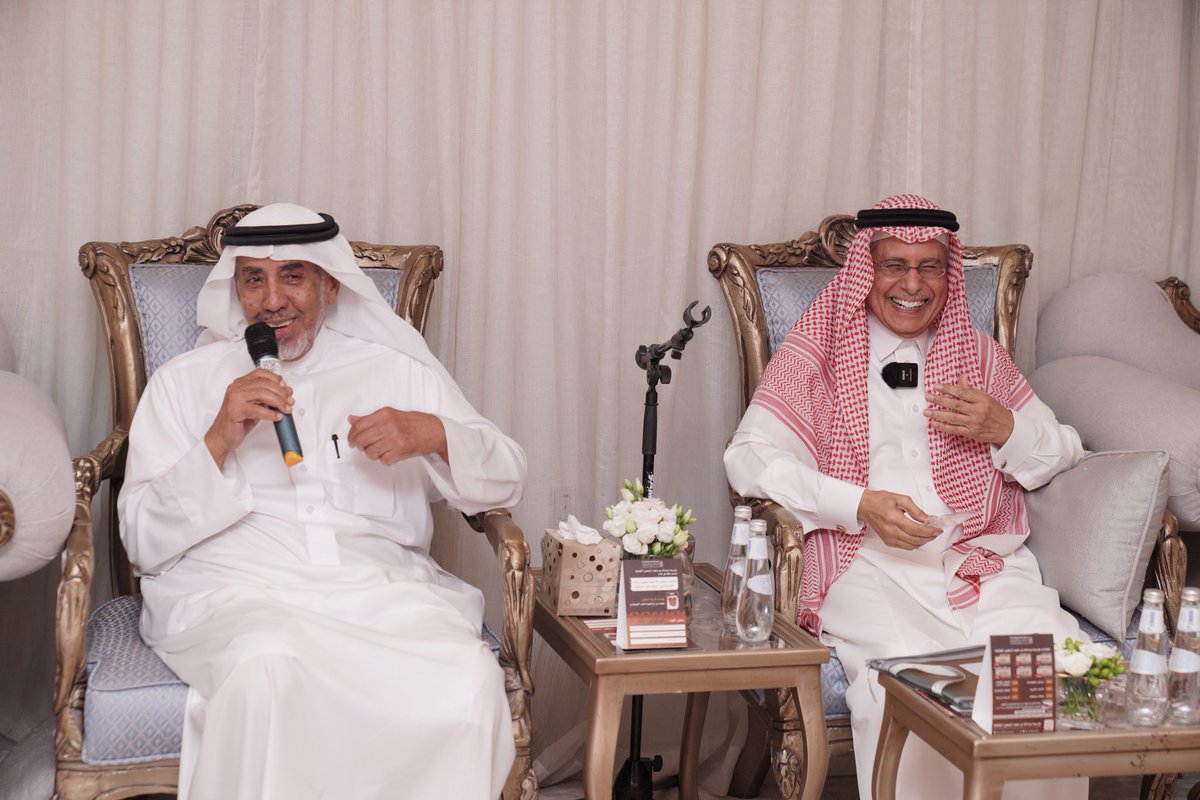 m_ababtain's tweet photo. أقامت مؤسسة عبدالله بن محمد أبابطين الثقافية، ندوة مع الأستاذ الدكتور محمد بن إبراهيم التويجري، بعنوان: ظاهرة الارتفاع العالي للأسهم وقيم شركات التقنية في أسواق المال العالمية.

📷 صور اللقاء :
https://t.co/yZsgTdPsOw https://t.co/yVrSlrW6B2