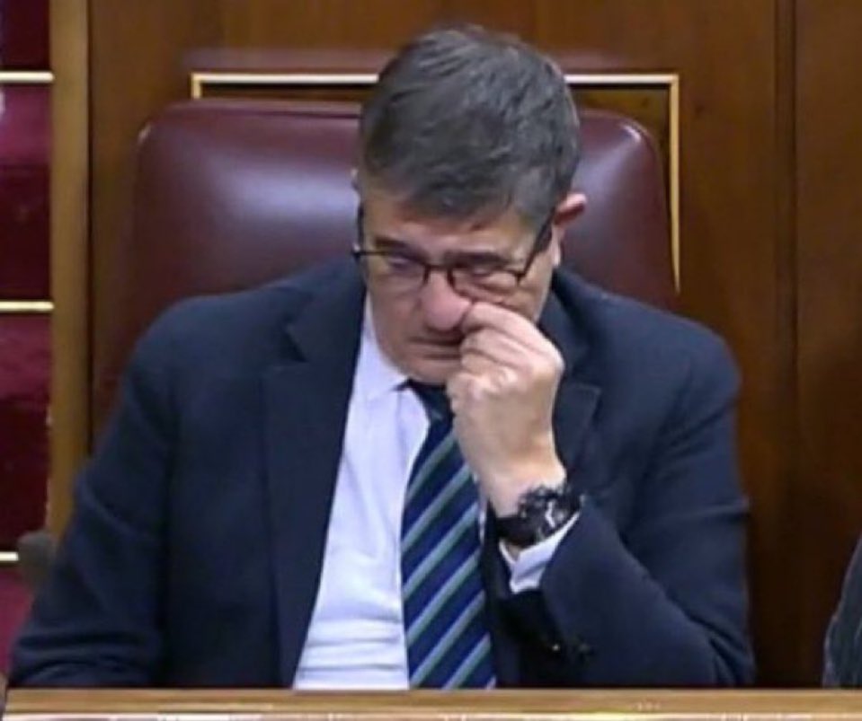 Y así es como Patxi López se lesionó el cerebro.