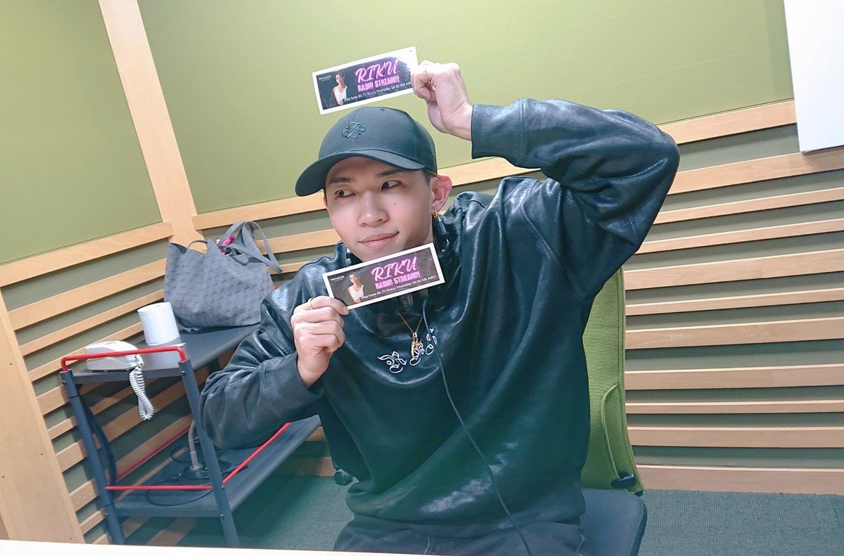 riku_radio's tweet photo. 新キャラ「りくこ」さん
いかがでしたか？ww

🎁番組プレゼント
#りくらじ
『番組オリジナルステッカー』
#平野莉玖 サイン入り
抽選で1名様に #プレゼント   

★応募   
①フォロー(済は②)    
②本投稿をRP   
締切:11/13(木) 18:00迄

メッセージはこちら👇
https://t.co/2y0chi7tQU https://t.co/yetplu0JvR