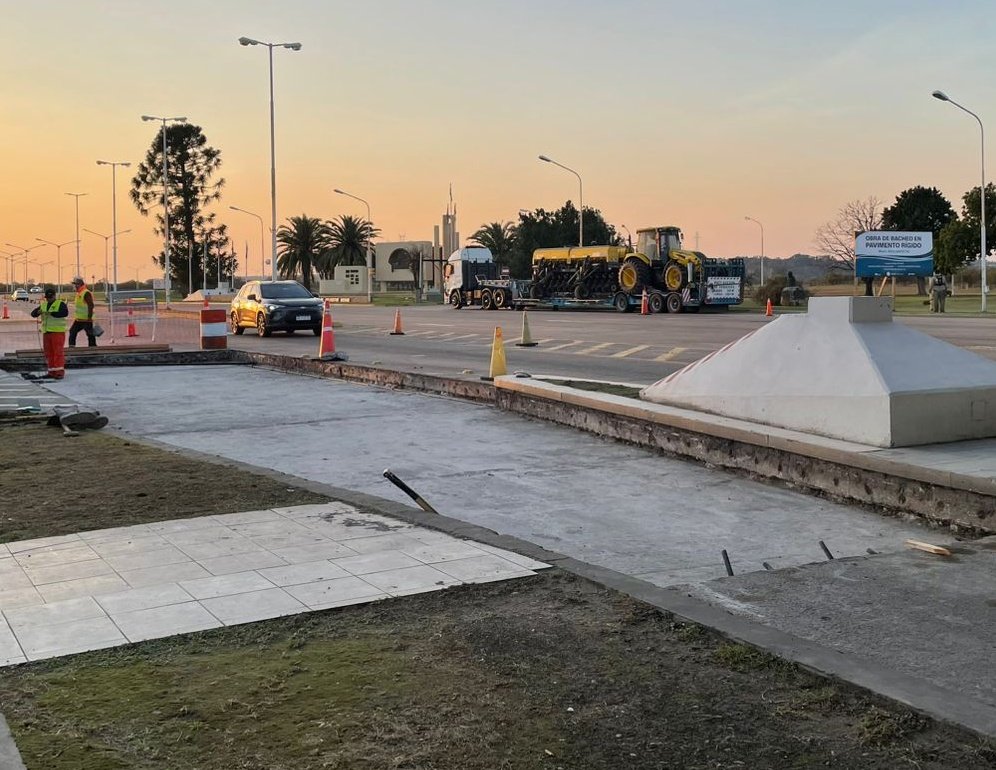 Tránsito normal en el #TúnelSubfluvial. 
Recordamos a los usuarios que siguen las obras de bacheo en la cabecera Santa Fe y en la cabecera Paraná. Por lo que se recomienda circular con precaución respetando las indicaciones en esas zonas.