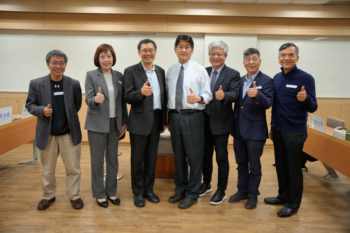 ASUSPressRoom's tweet photo. S.Y. Hsu, Co-CEO of #ASUS, shared our business evolution with TPIDC (Technology Policy and Industry Development Center): from humble beginnings to AI leadership and gaming innovation.
Together with Taiwan’s SMEs, we’re shaping the future of tech. 🦾
#TPIDC @NTU_TW