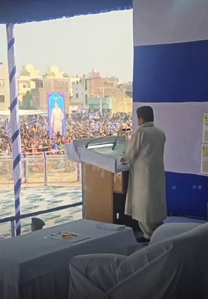 मा॰बहन जी बिहार में कैमूर जिले के भभुआ हवाई अड्डा मैदान में चुनावी जनसभा को संबोधित करते हुए।

जय भीम जय बसपा।