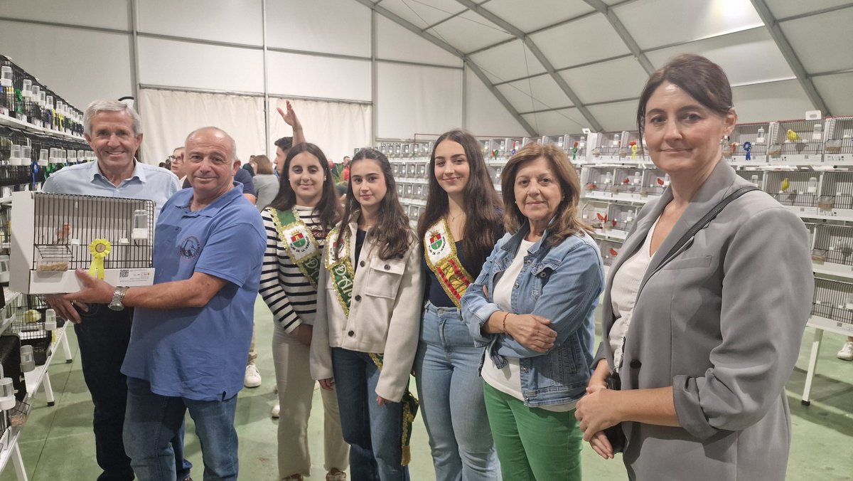 🦜INAUGURADO EL XI CONCURSO REGIONAL MURCIANO DE ORNITOLOGIA

✂️🇪🇸La ceremonia estuvo presidida por Fabián Alcaraz, a su vez presidente de la directiva de la Asociación Ornitológica Horadada.

Los horarios de visitas son:
🕘de 09:00 a 14:00 y de 17:00 a 21:00
📌Recinto Ferial