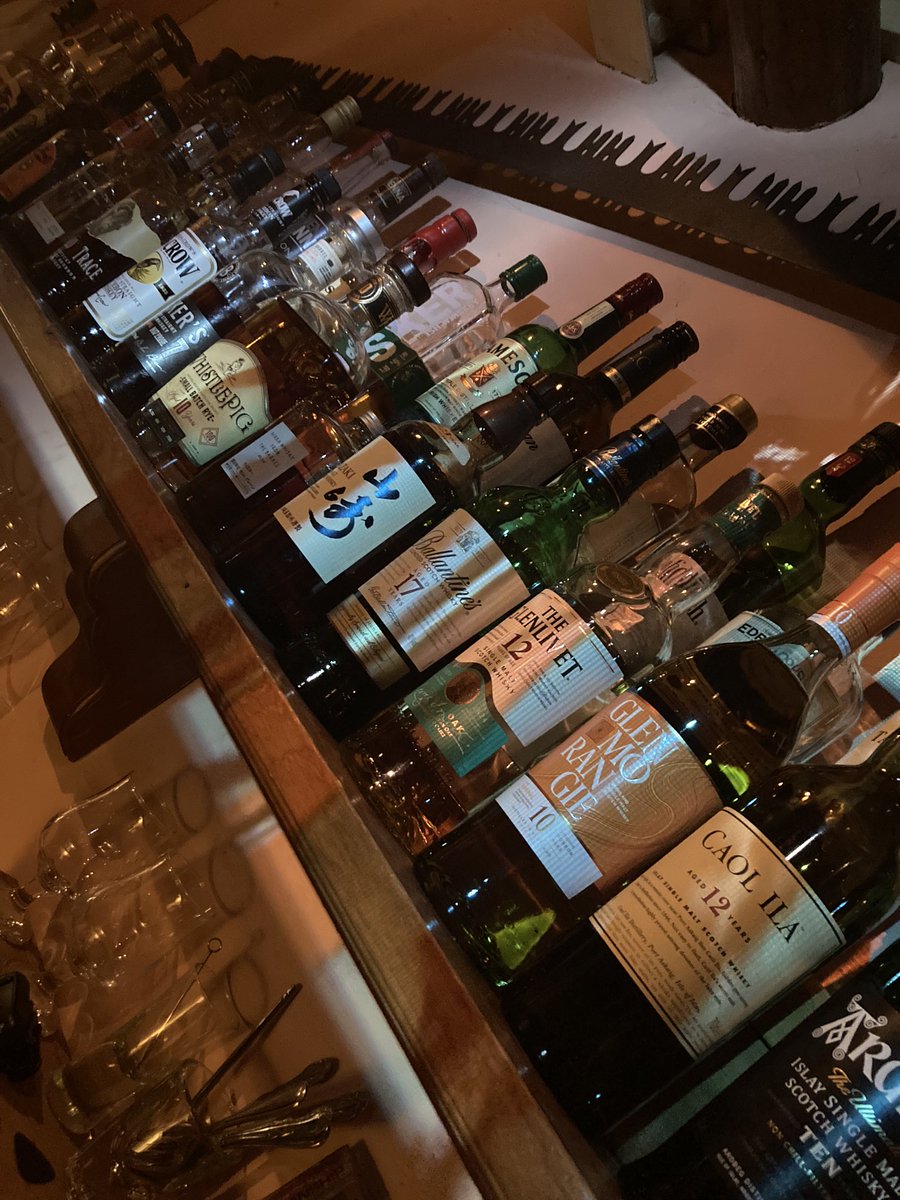 BARTWOTHREE's tweet photo. [昨夜のbar23 vol42]
・GUNDAMの女���キャラ誰が好き？
・ファッション
・モード系
な感じで盛り上がりました😌

僕ファッション系好きなんですが、
基本好きなもの着れば良きと思いますが、困ったら理屈と軽くトレンド抑えればなんとかなるかと☺️

本日も宜しくお願いします🍸
#西新bar #西新バー https://t.co/mlXKIPZddu