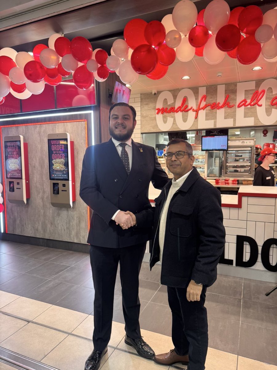ReformDaily_'s tweet image. 🍗 Winner, winner, chicken dinner!🍗

Cllr Sam Journet welcomes the brand new KFC to Basildon - more jobs, more choice &amp;amp; a bit more spice for the High Street!

“Welcome to Basildon!” 😄

#Basildon #CommunityBoost [@ReformUKSam]