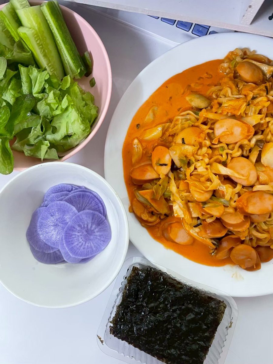 babyplutoooawk's tweet image. วันไปกินที่ร้านชั้นเบิ้ลหัวไชเท้าหลายรอบมาก กลับมาบ้านดองกินเองมากแบบโซ๊ะๆเลยแหละ