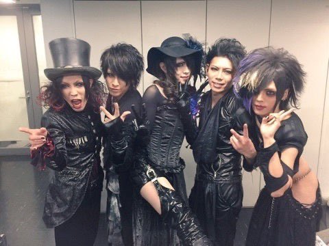 Initial_L_sabo's tweet photo. 11月6日

あれから10年、いかがお過ごしかな？

オレは、楽しい方へワクワクする方へ進んでるぜっ！！！！

そしてギターを弾いている☺︎☺︎☺︎

全ては、Lycaonがあったから今の道がある大切な存在だ。

常に前を見て突っ走ってるけど

今日くらいは、辿ってきた道を振り返ろうと思う。 https://t.co/XduIqwd08H