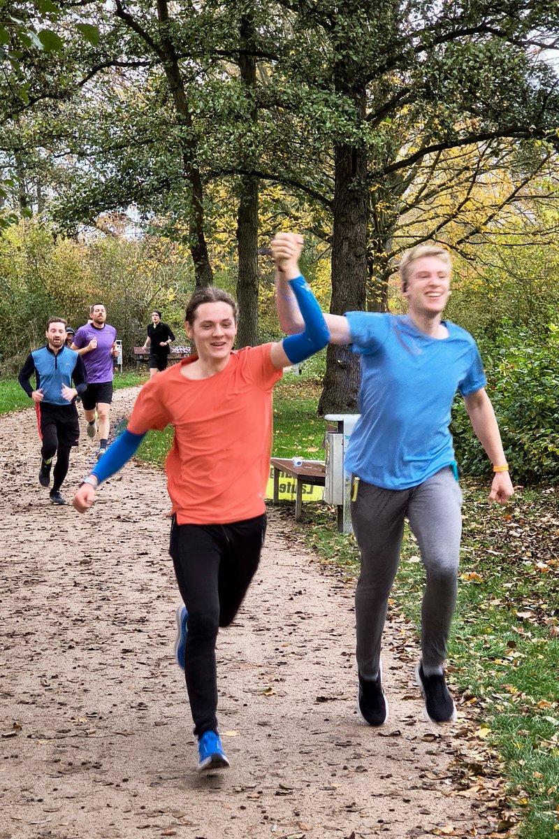 #kiesseeparkrun Ausgabe 273

🗓️ 01.11.2025
🌡️ 1️⃣1️⃣ Grad Celsius ☁️
🏃‍♀️ 9️⃣8️⃣ Teilnehmende 👏
4️⃣9️⃣0️⃣ km absolviert
🦺 1️⃣5️⃣ Freiwillige 🧡
👋 1️⃣6️⃣ Erstteilnehmende am Kiessee
⏱️ 6️⃣ neue PBs

📸 photos.app.goo.gl/MzGM9FuHiD8ahW…

#liebeparkrun #DFYB #goettingen #loveparkrun #parkwalk