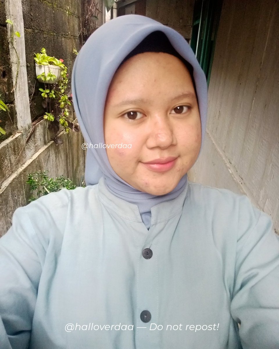 literally dua mood aku pas pilih sunscreen 😭 

Sunscreen SPF 50 PA++++ dua-duanya sama-sama ringan, gak lengket, aman dan gak bikin jerawatan. harga? under 30k ajaa byy🤏🏼