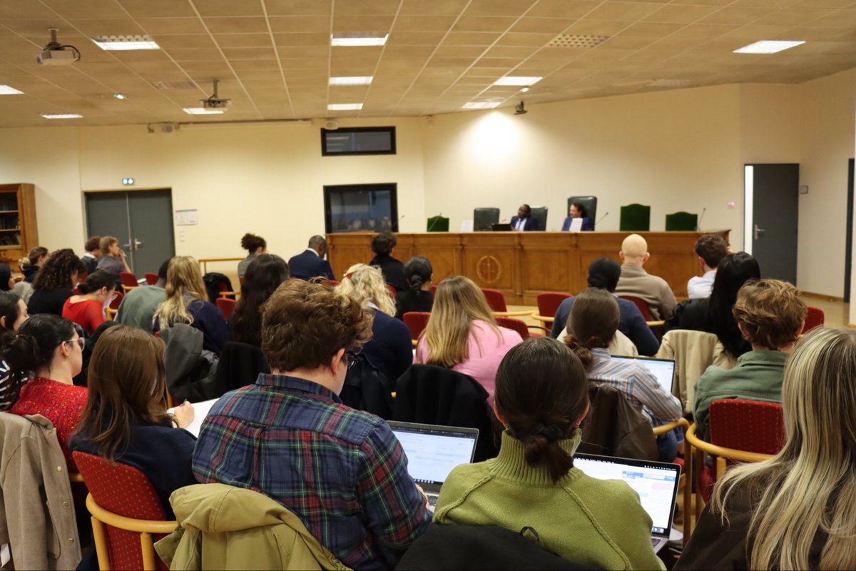 Ce 4 novembre, avec la <a href="/ChaireEtuParl/">Chaire d’Études parlementaires</a>, nous avons accueilli à la FSPJS de l’Université de Lille, le Pr. Télésphore ONDO, intervenant sur « La particularité du processus constituant transitionnel au Gabon ». Une conférence très riche, pour un public très intéressé !