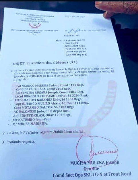 wembi_steve's tweet image. #RDC : ❌‼️🚨🛑Onze officiers des #FARDC ont été mis à la disposition de la justice suite à la vente de rations militaires, incluant 250 sachets de farine de maïs, 80 sacs de riz et 5 sacs de lait, ainsi qu&apos;à des infractions aux consignes.