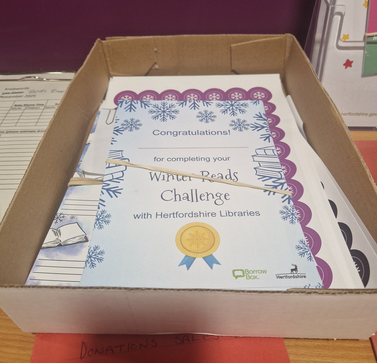 KnebCommLibrary's tweet image. Something exciting has started at Knebworth Library- its the Winter Reads Challenge.
Just pop into the library and pick up a challenges - there&apos;s one for children &amp;amp; one for older readers. Then chose 6 out of the 12 challenges.
 Don&apos;t forget to collect your stickers.