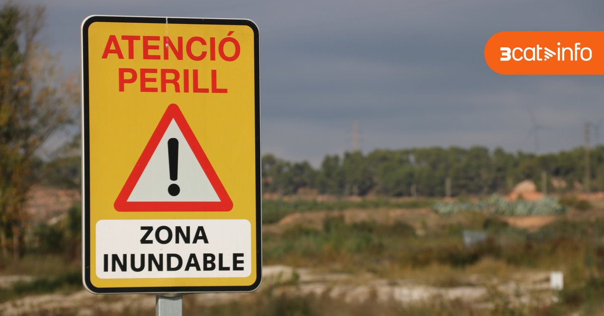 AUP_Rubi's tweet photo. En dies d'alerta per pluja intensa com avui recordem que, el govern de #rubicity, va acceptar la proposta de l'AUP per senyalitzar les zones inundables de la ciutat i encara ho ha fet.

Estar informades és una eina bàsica per prevenir mals majors.
https://t.co/adHgvGMYVr https://t.co/0JibmEKM2z