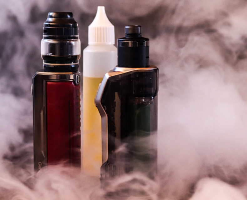 ContraCancerEs's tweet photo. Los   cigarrillos electrónicos también se conocen popularmente como “vapers”,   utilizado como estrategia de marketing para no usar el término cigarrillo   electrónico y huir de las connotaciones negativas que pueden tener los   cigarrillos tradicionales. https://t.co/FC1p009iM3 https://t.co/UVkqegbLVw