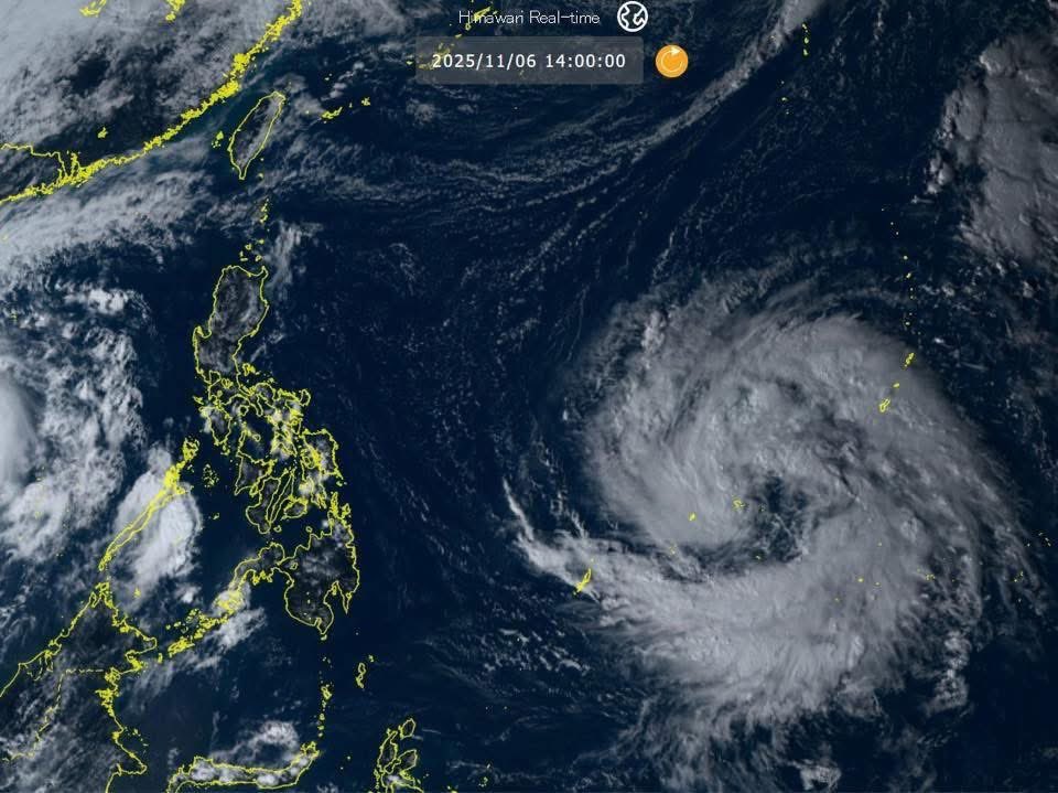 A typhoon just left the 🇵🇭Philippines yesterday.

And... a super typhoon is coming. Bigger than the entire Philippine archipelago 🤯