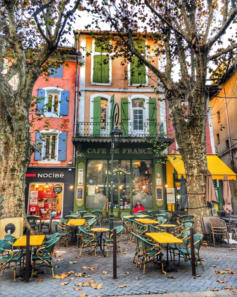 Daily #photooftheday from #France - coffee or hot chocolate? ☕️
#thegoodlifefrance
📷 l'Isle-sur-la-Sorgue, Provence by Helen Leather