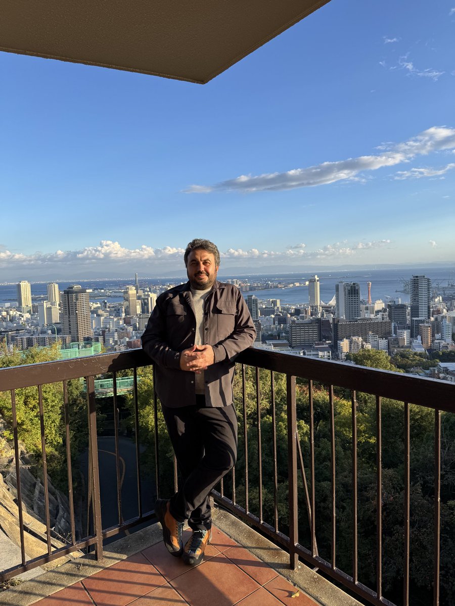 Kobe’ye kadar gelmişken Prof. Dr. Ali Merthan Dündar hocamla birlikte Kobe Camii’ni ve değerli din görevlilerimizi ziyaret ettik.
Camimizin faaliyetlerini dinledik, Japonya’daki bu manevi atmosferi yerinde görmek bizler için gerçekten çok kıymetliydi.
#Kobe #Japonya #KobeCamii