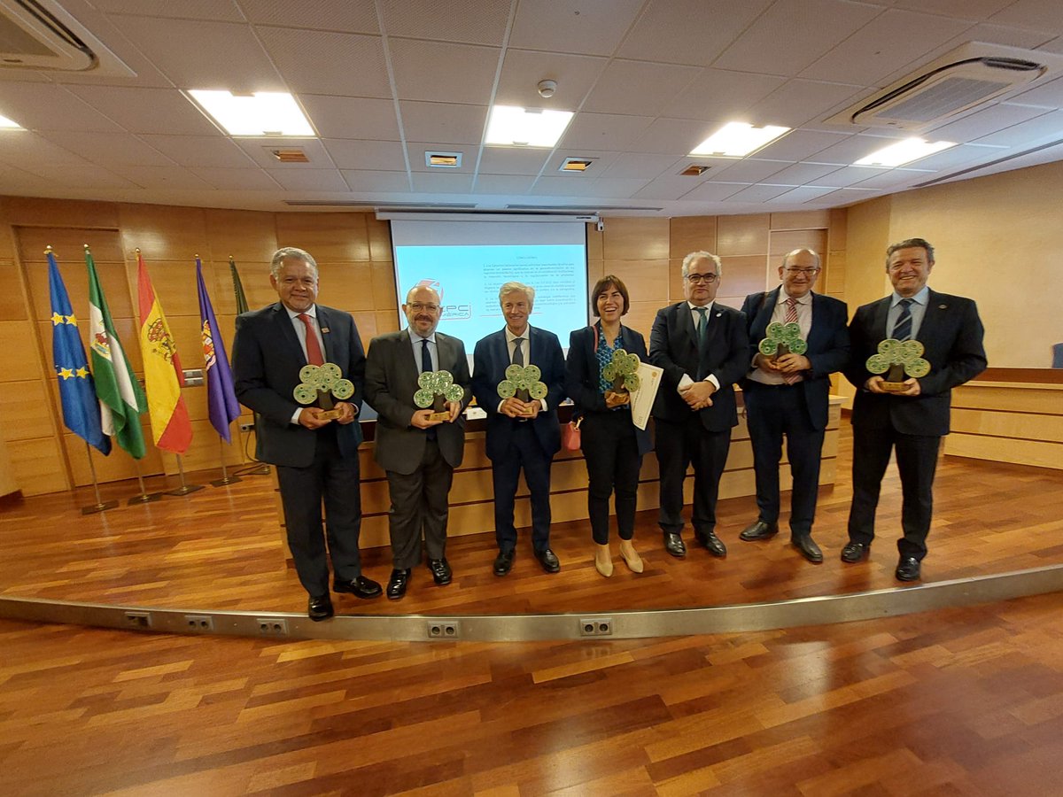 La decana del Colegio Notarial de Murcia participa en la mesa redonda del X Aniversario de la Ley 13/2015 en la Universidad de Jaén
El encuentro reunió a Catastro, ingenieros en topografía, registradores y notarios para analizar una década de coordinación entre Catastro y