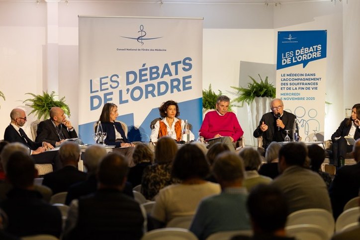 🩺 Le Dr Anne Vivien, déléguée nationale de notre association, était présente aux "débats de l’<a href="/ordre_medecins/">Ordre des Médecins</a>" pour penser ensemble le rôle du médecin dans l’accompagnement des souffrances et de la #FinDeVie, à l’heure de la future #loi sur l’aide à mourir. 

💬 Un débat vif,