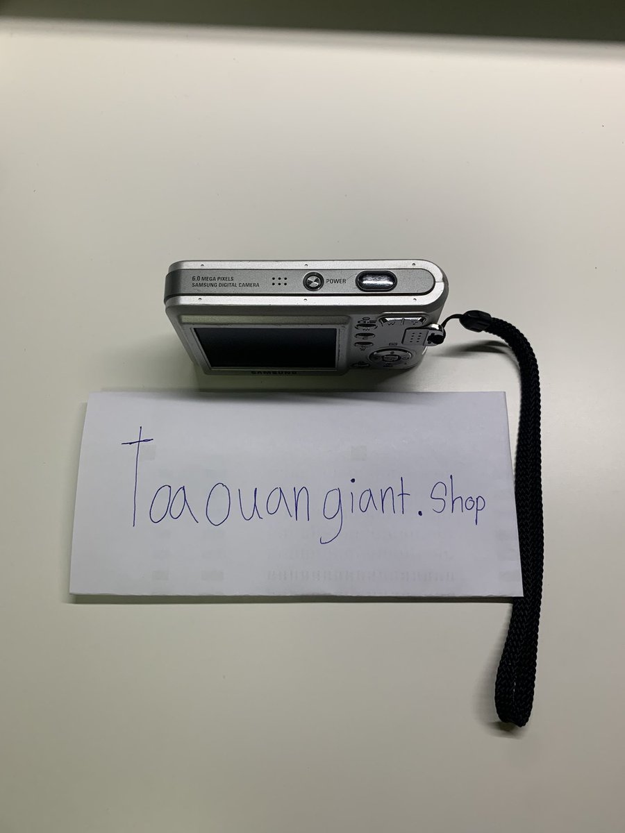 toaouangiant's tweet photo. Samsung Digimax L60

ถ่ายได้ปกติ
ซูมเข้าออกได้
แฟลชทำงานปกติ 
ถ่ายได้ทั้งรูป วิดีโอ

สิ่งที่ได้รับ
- ตัวกล้อง
- SD Card
- สายคล้อง
-แบต
ตำหนิ
-ปุ่มกดได้ปกติ บางปุ่มต้องกดย้ำๆ
-จอมีคราบมองแทบไม่เห็น

1590 รวมส่งครับ
#กล้องฟิล์มคอมแพ็ค #กล้องดิจิตอล #กล้องดิจิตอลเก่า #กล้องมือสอง https://t.co/WLvnVACa60