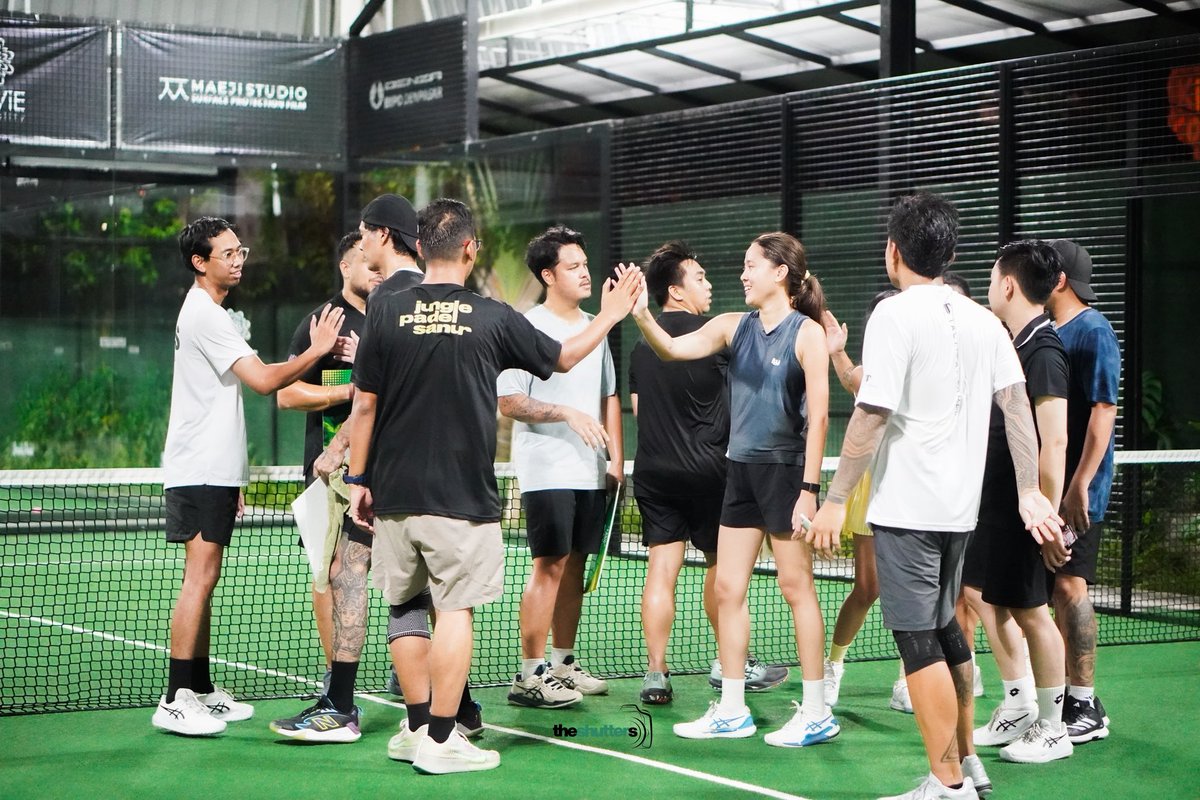 dewagedeary's tweet photo. Side job jadi host plus include dokumentasi seperti ini 
Iyaaa kalo lagi main di bali 
Mangga bisa mampir ke instagram
https://t.co/56bolgzYnU https://t.co/j8pkNFDnHk