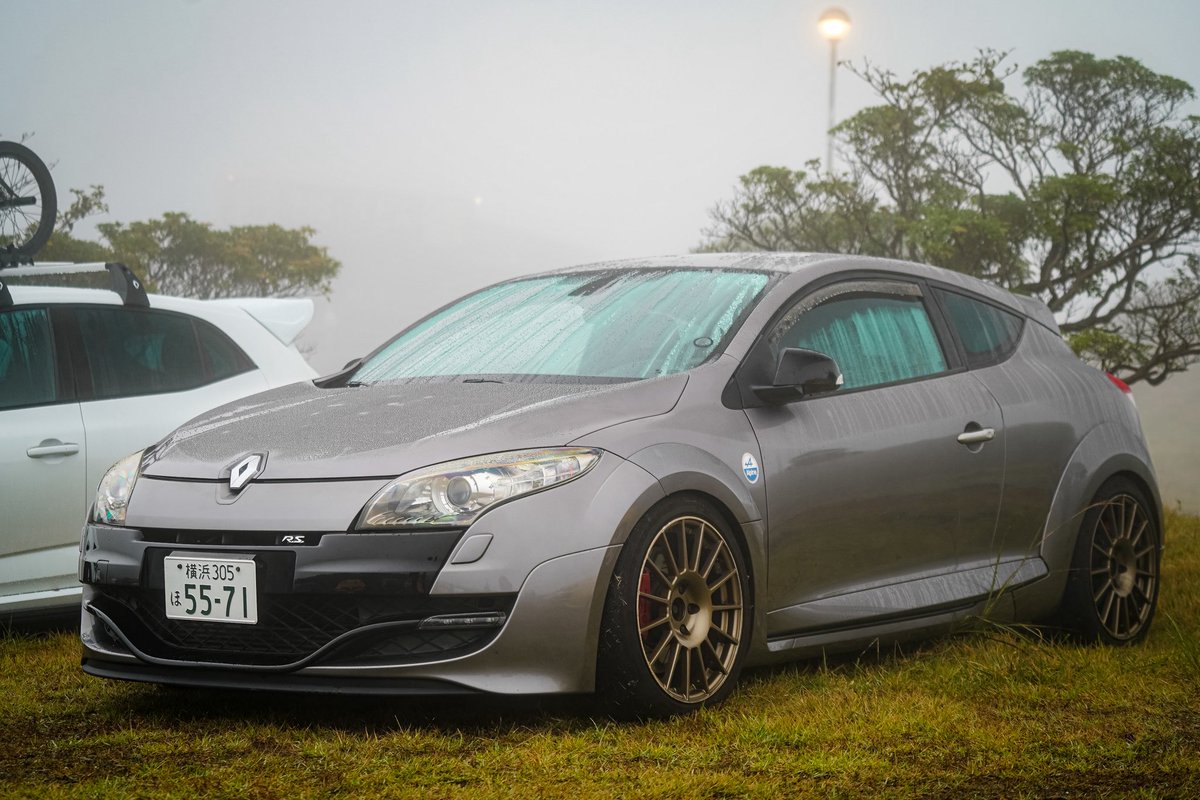 icemanBOND's tweet image. メガーヌ3RS、売ります
希望60万
1ヶ月以内で引渡したいです
出品地横浜です

2011年式LHD
車検26/11
12万キロちょい
エアコン快調
社外パーツはエンケイRC-T4・ラルグス車高調・フジツボチタンマフラー・tezzoダイレクトエアインテーク
年1〜2回サーキット走行歴あり、外装はヤレ感あります