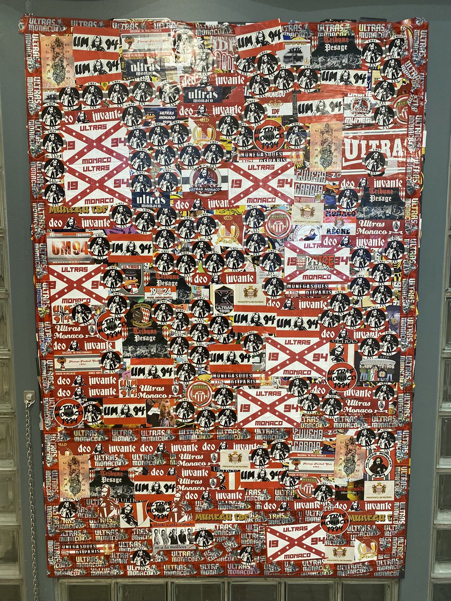 RomainHarent's tweet image. Et un grand bravo aux supporters monégasques pour le chef-d’œuvre sur un mur dans l’aéroport de Bodo 😂