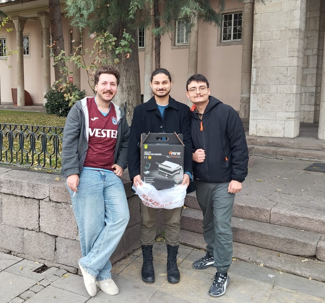 Her erkeğin hayalini gerçekleştirdik ev ahalisi olarak. Döküm tost makinemiz hanemize hayırlı olsun.