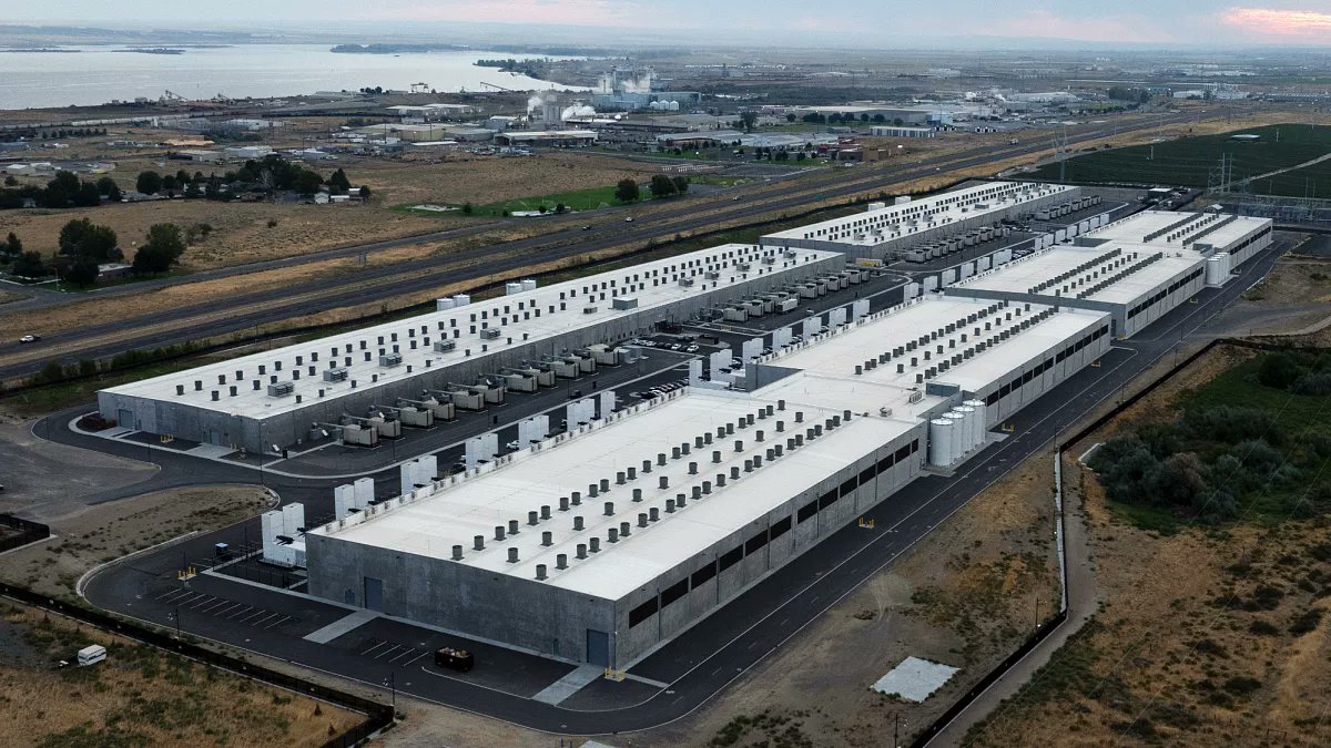 TechRecWes's tweet image. 📦#DataCentres = The New Factories: Portugal’s €12B Boom
🇵🇹 #Portugal is becoming a major anchor in Europe’s data infrastructure 
Link to the full story: linkedin.com/posts/wesley-g…

#TheTechRevolution newsletter: Subscribe on LinkedIn linkedin.com/build-relation…