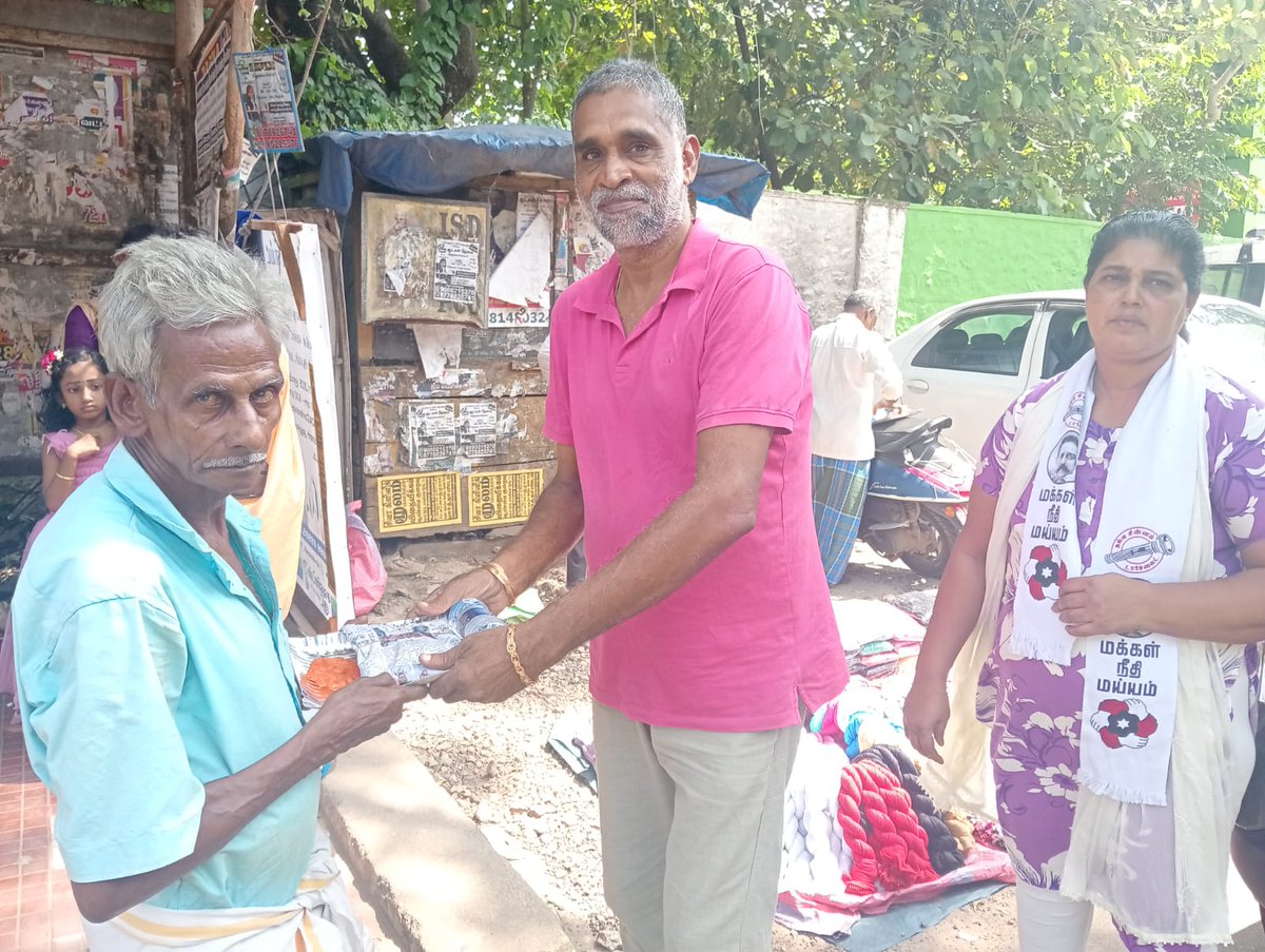 NellaiZoneIT's tweet photo. நவம்பர் 7 ல் டாக்டர் கமலஹாசன் MP பிறந்த நாளை முன்னிட்டு இன்று இரண்டாவது நாளாக குமரி மத்திய மாவட்ட நற்பணி இயக்கத்தின் சார்பில்
பத்மநாபபுரம் சட்டமன்ற மாவட்ட செயலாளர் Er சபின்
ஜெரால்டு தலமையில் ,நற்பணி இயக்க அமைப்பாளர் @stanlymaiam முன்னிலையில் சாலையோரங்களில் பசியோடு இருந்த மக்களுக்கு
உணவளிக்கப்பட்டது.
நன்றி 🙏நாளை நமதே
@maiamofficial @MaiamOfficialIT @lakshman1425 @Mathankamaltuti @Nelsondas_G @moorthisiva36 @sankar0758