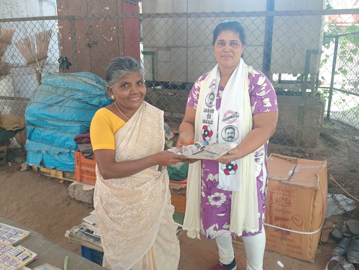 NellaiZoneIT's tweet photo. நவம்பர் 7 ல் டாக்டர் கமலஹாசன் MP பிறந்த நாளை முன்னிட்டு இன்று இரண்டாவது நாளாக குமரி மத்திய மாவட்ட நற்பணி இயக்கத்தின் சார்பில்
பத்மநாபபுரம் சட்டமன்ற மாவட்ட செயலாளர் Er சபின்
ஜெரால்டு தலமையில் ,நற்பணி இயக்க அமைப்பாளர் @stanlymaiam முன்னிலையில் சாலையோரங்களில் பசியோடு இருந்த மக்களுக்கு
உணவளிக்கப்பட்டது.
நன்றி 🙏நாளை நமதே
@maiamofficial @MaiamOfficialIT @lakshman1425 @Mathankamaltuti @Nelsondas_G @moorthisiva36 @sankar0758