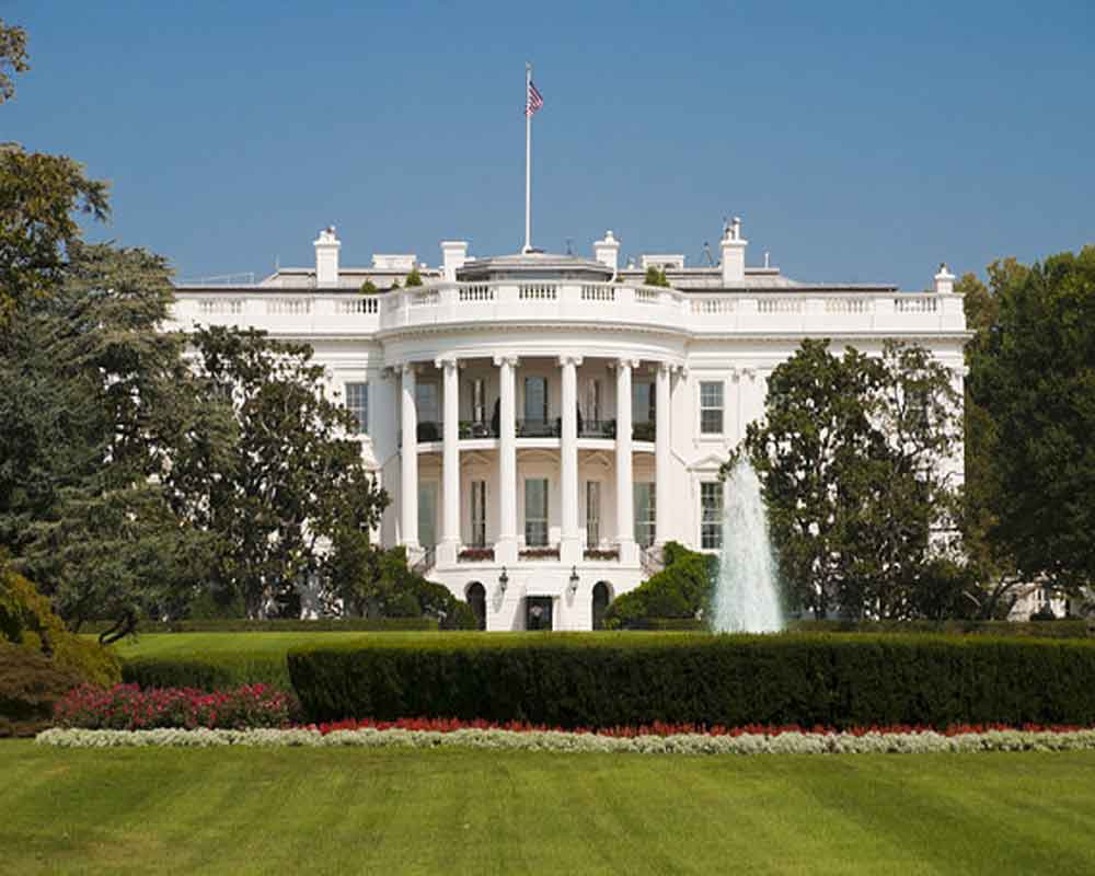 CryptoNewsHntrs's tweet image. 🚨 WHITE HOUSE OFFICIAL SAYS BITCOIN AND CRYPTO WILL REACH $20 TRILLION AFTER MARKET STRUCTURE BILL PASSES! 🚀

#Bitcoin #Crypto #MarketStructure #CryptoFuture #Blockchain #CryptoNews