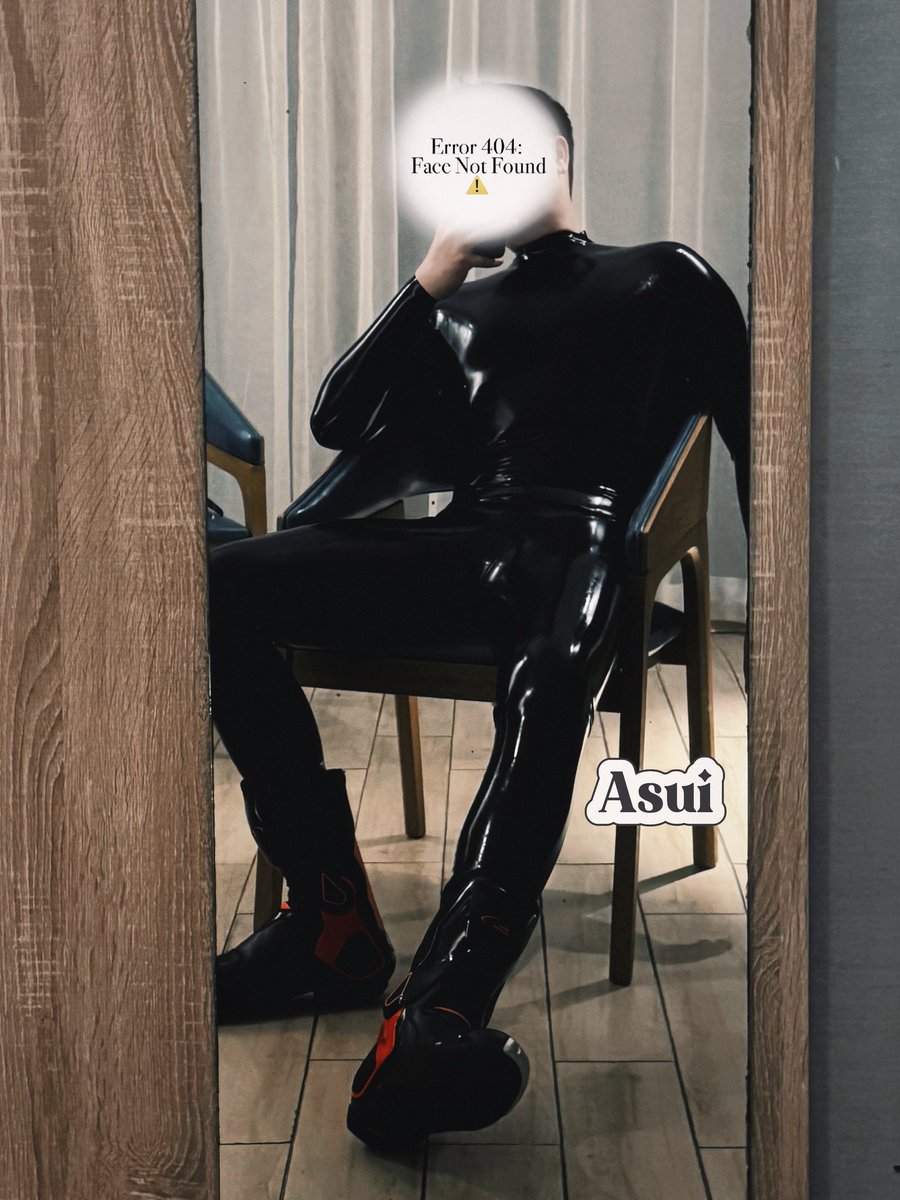 正装还是胶衣？
🔥🐶弟弟说都要
#suits #rubber