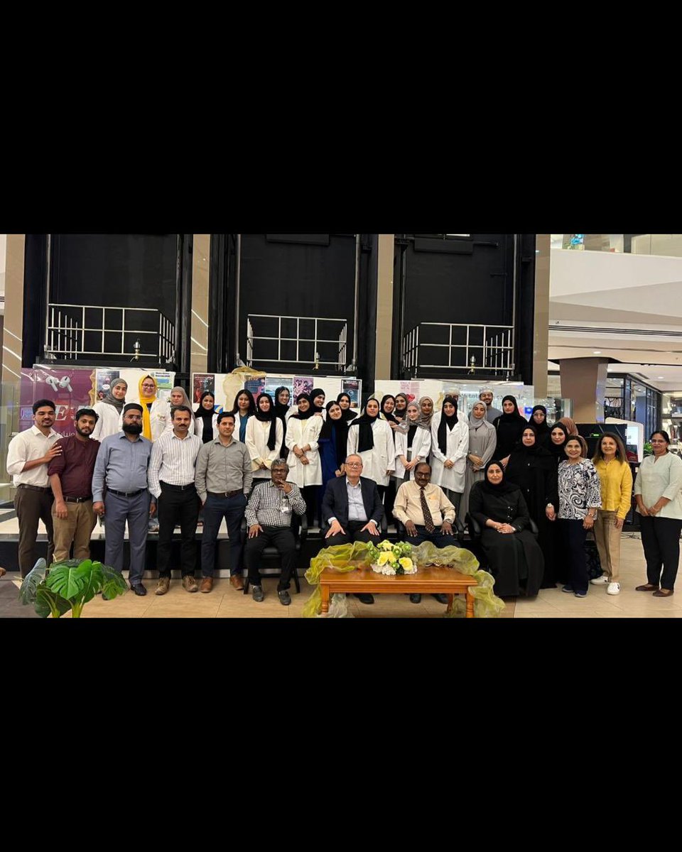 تحت شعار “الصحة النفسية في أوقات الأزمات”
نفذ قسم الطب النفسي وعلوم السلوك بكلية الطب والعلوم الصحية فعالية توعوية مجتمعية في الواحة مول – صحار، بالتعاون مع مركز الإرشاد الطلابي ومشاركة مجموعة من طلبة الكلية الذين ساهموا بفعالية في التنظيم وتقديم الأنشطة التوعوية. 🌿

شهدت