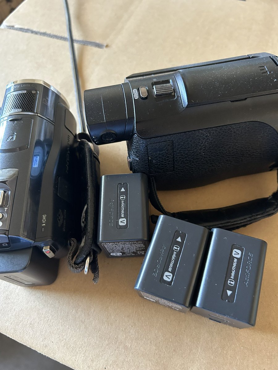 素晴らしいお三方とご一緒させて頂きます 
高校アメフトの好カード それも4試合‼️
土曜日が待ち遠しいです 

カメラ&amp; バッテリー よろしく頼む🙏