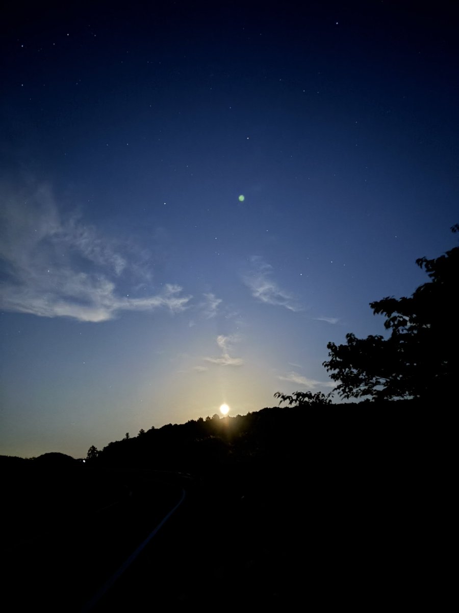 pushupper's tweet image. 昨日はあいにくの曇りだったけど、今日は晴れててよく見えた。

#スーパームーン
#1日遅れ