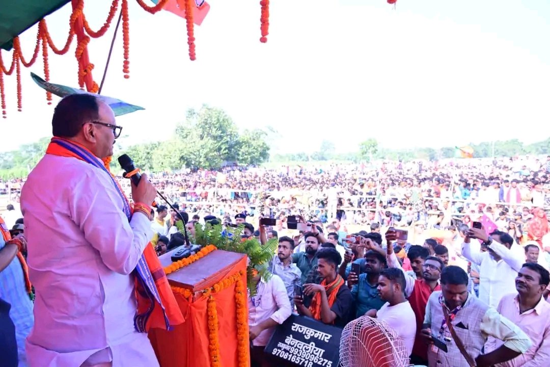 बिहार चुनाव में कार्यकर्ताओं में जोश भरते हुए यशस्वी उपमुख्यमंत्री मा० श्री ब्रजेश पाठक जी।
#Brajeshpathak #06Nov25
<a href="/brajeshpathakup/">Brajesh Pathak</a>