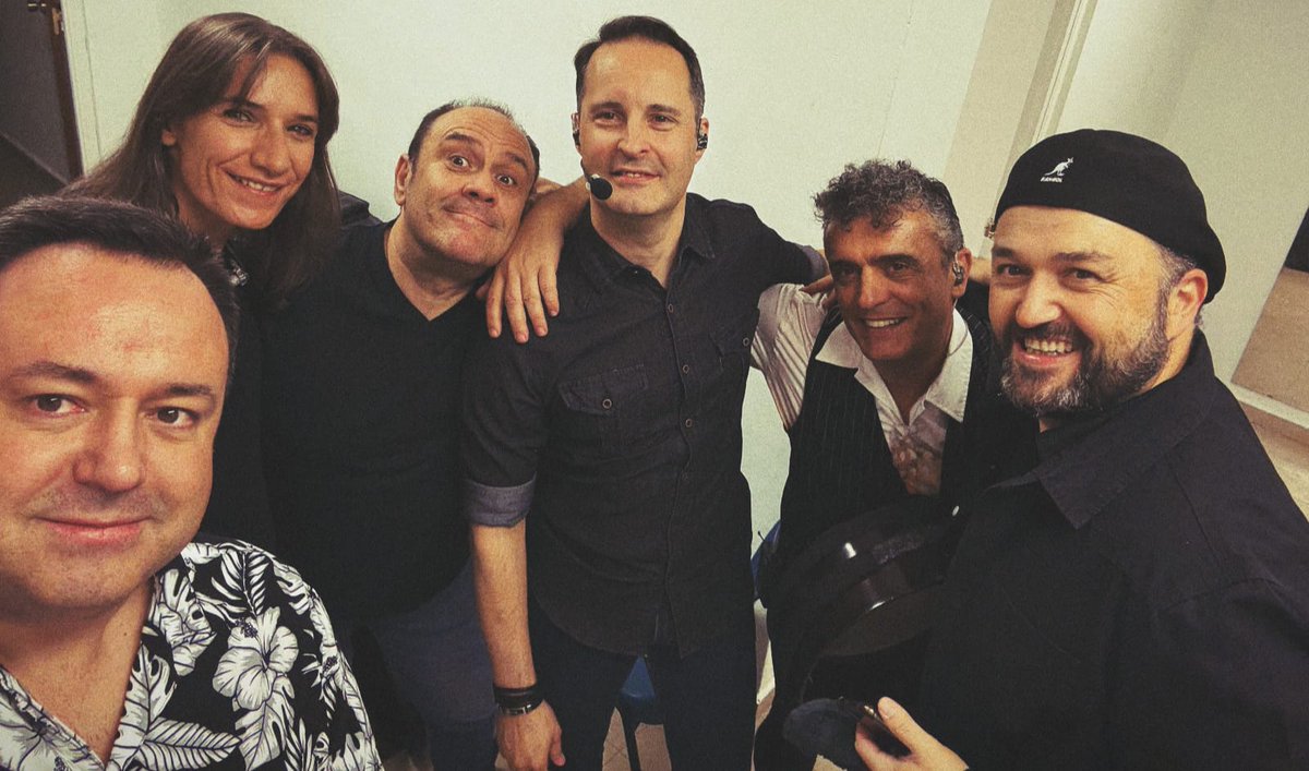 ¡Sonríe, que se acerca el finde! ☺️

Con la <a href="/M_Celtic_Band/">Mosquera Celtic Band</a> minutos antes de salir al escenario. 💖🍀

#mosqueracelticband #atlanticconnections