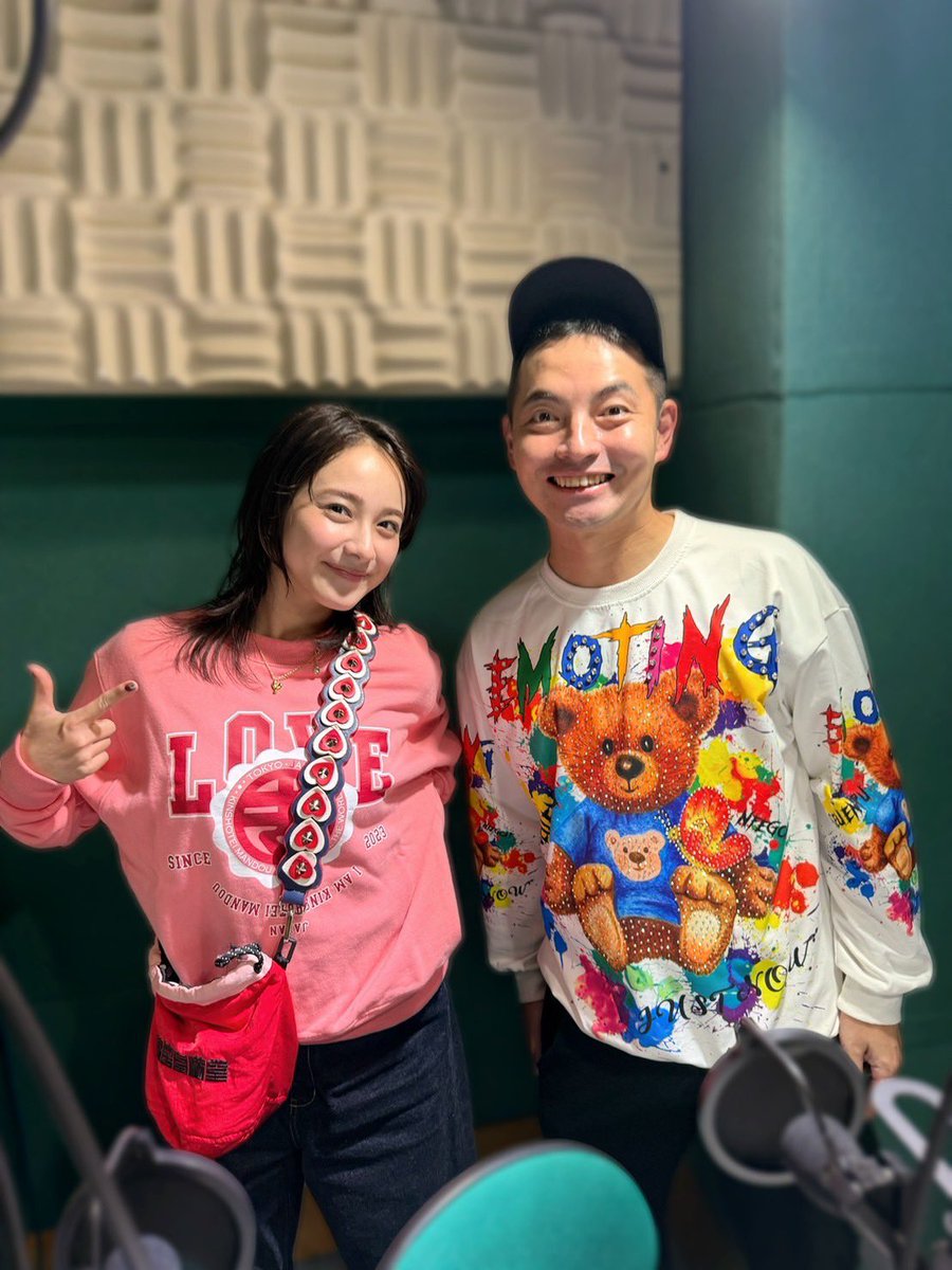 女優 タレント 平愛梨 直筆サイン色紙 長友佑都 平愛梨、大胆写真集に