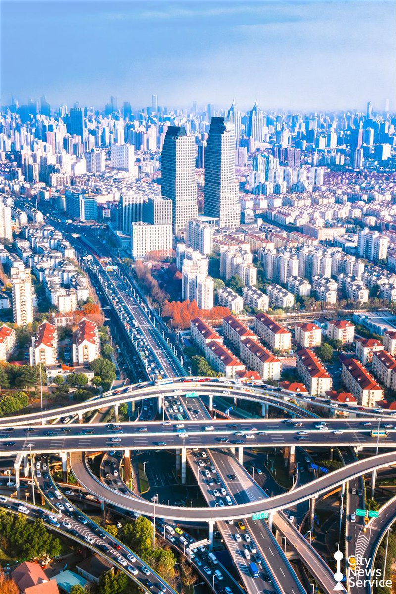 shanghaidaily's tweet photo. At the 2025 CIIE, #Shanghai’s #Putuo District is stepping up as a key connector in the Shanghai–Nanjing Innovation Belt.
📌 533 organizations and 4,000 delegates from Putuo joined the expo
📌 31 companies are exhibiting across tech, medical devices and consumer goods
📌 The new Collaborative Innovation Center in Putuo links nine cities’ tech, talent and industry resources
Putuo is turning the expo into more than a trade fair — it’s building a regional innovation corridor for the Yangtze River Delta.
#CIIE2025 #YangtzeRiverDelta