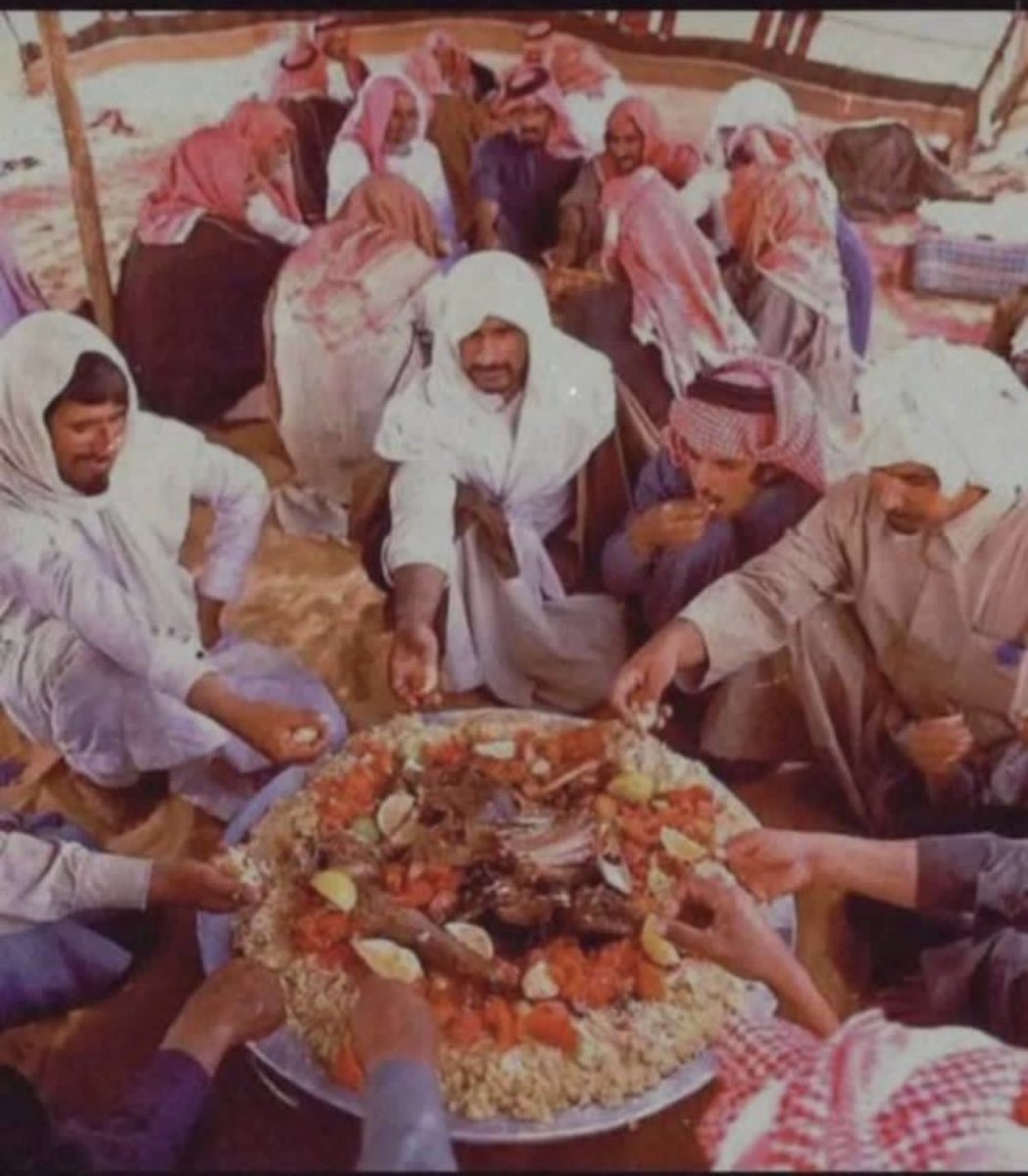 fahad33931's tweet photo. لاتضايق من مجي الناس يوم يجونك 
مايدوم الا النبا  ولا البنادم فاني

ان بغيت الطيب فـ ادفع ماوراك ودونك
وان نويت انك تردى فـ الردا مجاني/
م https://t.co/14vTPt8Vpq