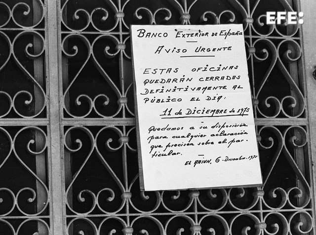 EFE_Canarias's tweet photo. Operación Golondrina: El regreso del Sáhara de miles de canarios que no pensaban volver 

50 años de la Marcha Verde

✍️ María Rodríguez
📸 Ángel Medina, @EFELafototeca y Quique Curbelo
https://t.co/1ztFT2actQ https://t.co/aQZ74oMjy4