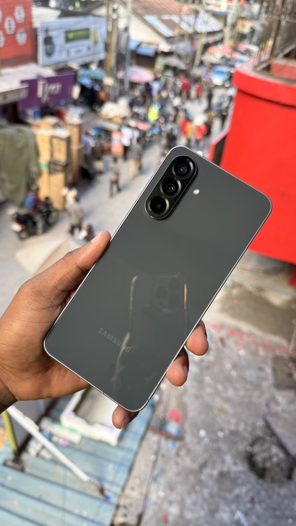iPhone Used Genuine tweet media