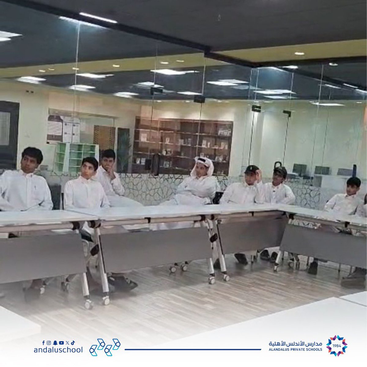 قدّمت المرحلة الثانوية بنين دورة إنترنت الأشياء (IoT) 🌐 تعرّف من خلالها الطلاب بطريقة تفاعلية على عالم الأجهزة الذكية وكيف تتواصل وتُحلل البيانات وتتخذ القرارات بذكاء 

#مكة_المكرمة 
#تربية_تصنع_الحياة