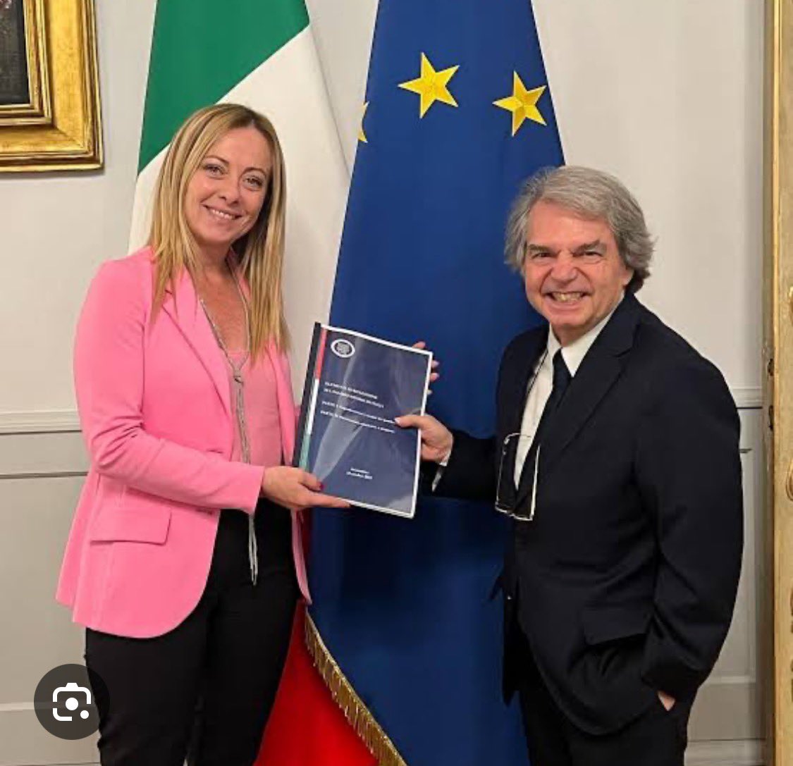 Frances99687883's tweet photo. NO a 9€/h lorde di #salariominimo per milioni di lavoratori sottopagati; SÌ al #salariomassimo per #Brunetta al #Cnel: l’ufficio di presidenza ha votato a favore dell’#aumento di 1,5 mln di € per le retribuzioni dei vertici e di altri 200mila per quelle di staff e consulenti🤬 https://t.co/Jhdydqyjgw