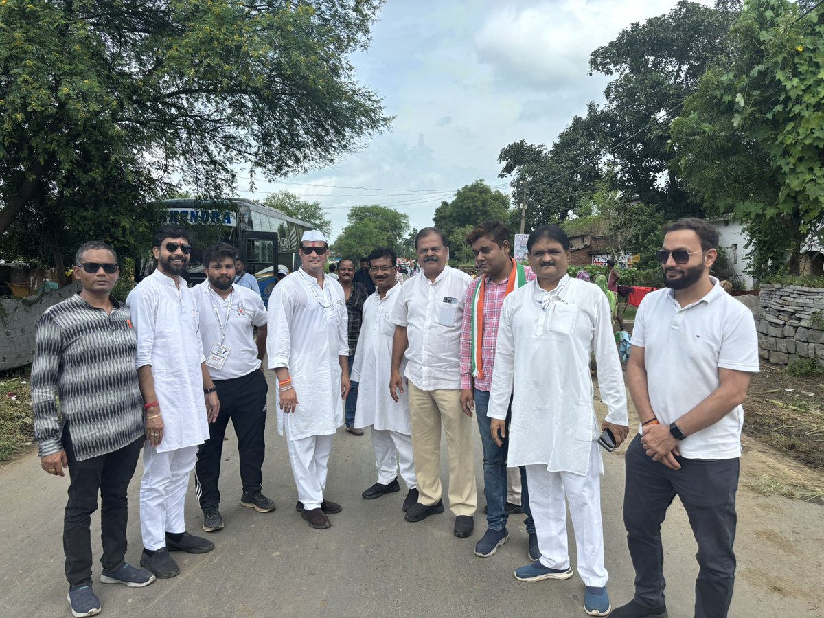 sourabhsahuofc's tweet image. रायपुर पश्चिम विधानसभा के पूर्व विधायक और संसदीय सचिव श्री @_vikasupadhyay  भैया को  #जन्मदिवस की हार्दिक बधाई एवं शुभकामनाएं 🎊💐🎂🎉