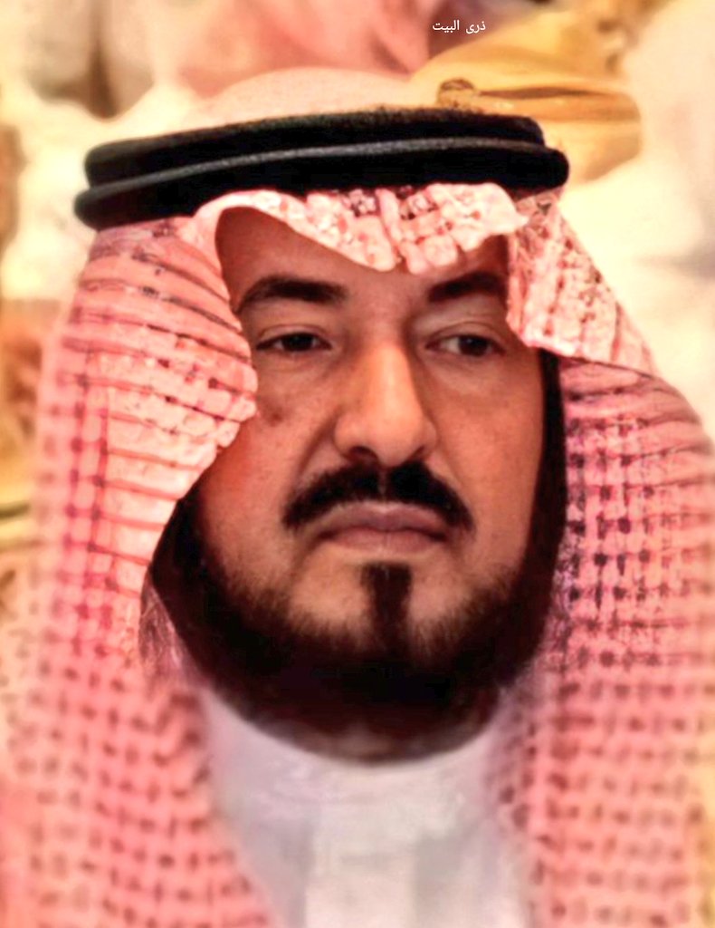 احيانا ، بل دائما هناك مواقف تعجر بعض مفردات اللغة عن وصفها ، ومابين دموع الذكرى ومدافن الذكريات الجميلة .. منتصف الثمانينيات كنا  نشاركه مجلسه بالاندلس،  العم بوبندر .. عويد حمدان .. كان صوتا للمدينة والمنطقة بالاثر الطيب والذكر الحسن .. نسأل له شفاءا تاما .